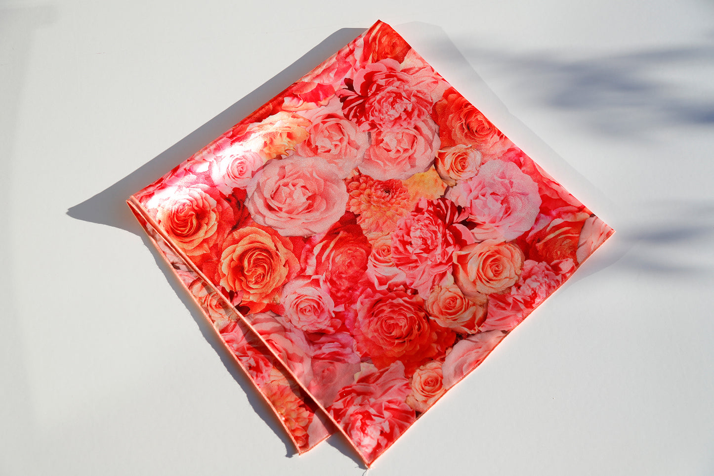 FOULARD RASO con ROSE quadrato