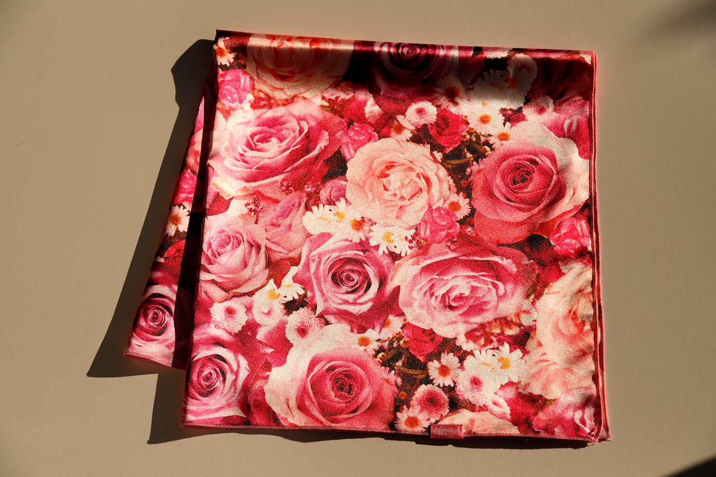 FOULARD RASO con ROSE quadrato